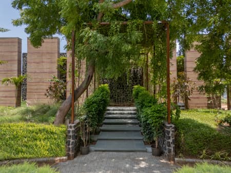 VAULT HOUSE - India